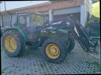 Traktor John Deere 3300 mit Frontlader