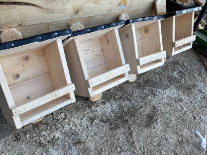 Bild 6:Reviereinrichtungen, Hochsitz, Salzlecke, Fütterung