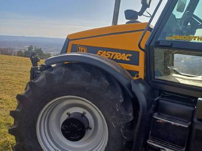 Traktor JCB 2135