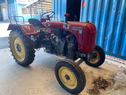 Bild 6:Oldtimer Traktor Typ Steyr Diesel T84 rot Bj. 1959