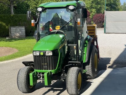 Bild 2:John Deere 3720 eHydro Kompakttraktor