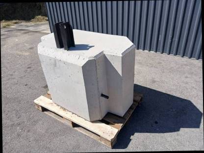 Bild 5:Frontgewicht und Heckgewicht 1.250 kg Traktorgewicht