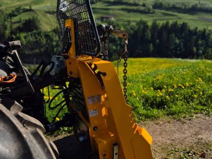 Bild 2:Uniforest 55Hpro mit Hilfseilwinde