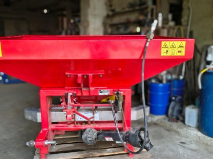 Bild 4:Düngerstreuer Altro