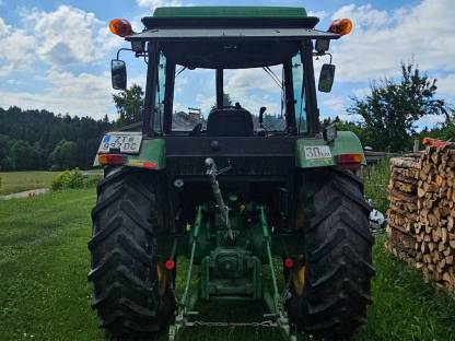 Bild 4:John Deere 3040 mit Schneepflug