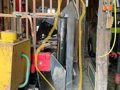 Bild 3:Suche linken und rechten Ausschub vom Stützbein Penz Kran