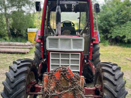 Bild 2:IHC 745-XLA mit Frontlader