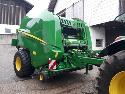 John Deere V451R Rundballenpresse
