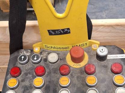 Bild 2:Schaltkästen und Kabel