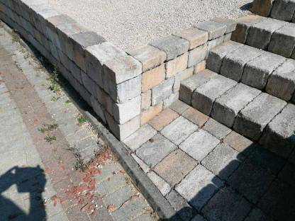 Bild 2:Suche Tegula Mauersteine