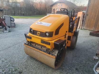 Bild 5:Vermiete Hubsteiger & Aufsitzwalze