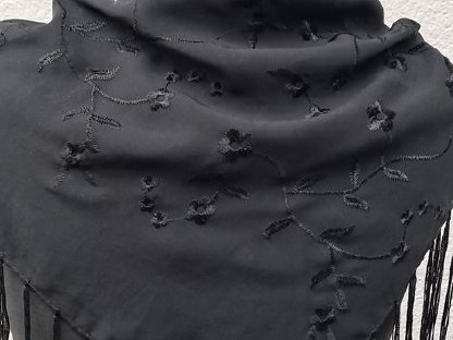 Bild 3:Besticktes Trachten-Dreiecktuch mit Fransen - schwarz