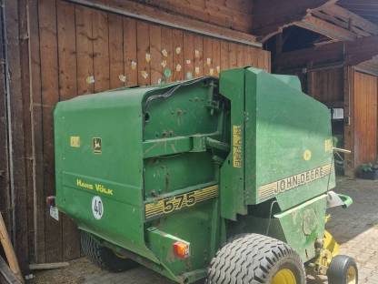 Bild 3:Rundballenpresse John Deere 575