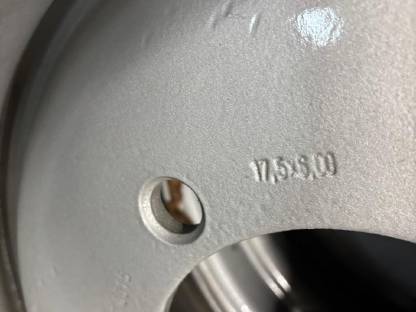 Bild 3:Tiefladerreifen Felgen 215/75R17,5