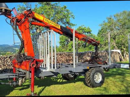 Rückeanhänger mit Palfinger PK5200