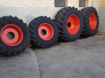 Trelleborg 650/65R38 und 540/65R28