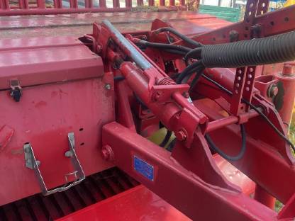 Bild 4:Pöttinger Ernteprofi