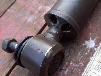 Bild 5:Lenkzylinder MF Traktor