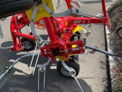 Bild 3:Pöttinger Kreiselheuer Hit 6.61