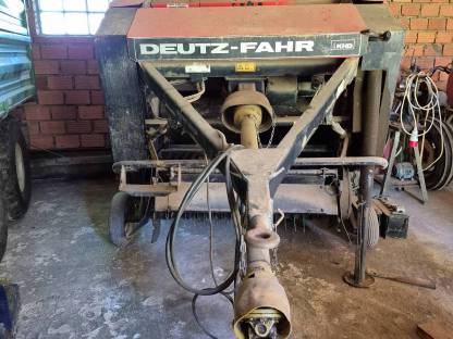 Bild 2:Deutz Rundballenpresse GP220