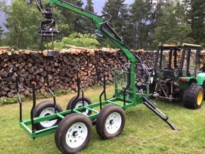 Holztransportanhänger für kleinere Traktoren