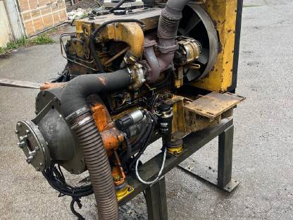 Cat Motor mit Hydraulikpumpe