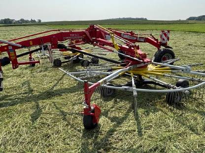 Pöttinger TOP 842 C Mittelschwader