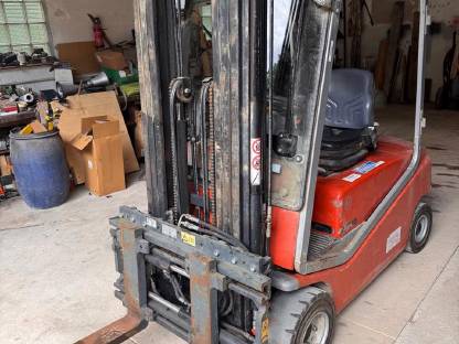 BT Stapler 2 t mit Triplex Freihub