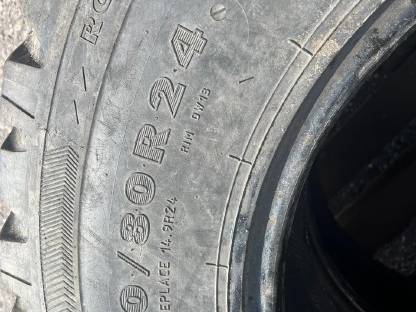 Bild 4:Reifen Nokian 480/80R-34 400/80R-24