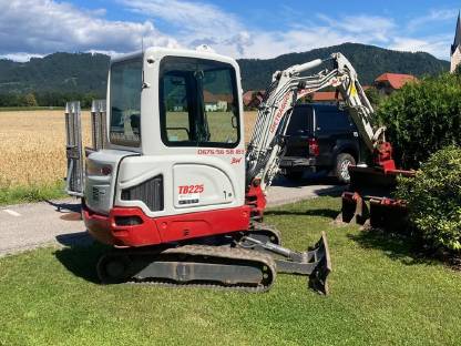 Takeuchi TB225