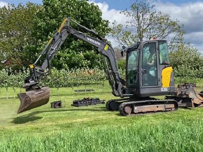 2014 Volvo EC35C mit 11 Anbaugeräten