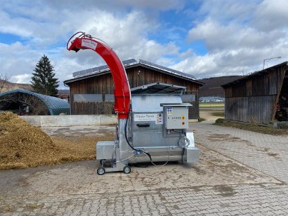 Bild 2:Pferdemist-Häcksler, Pferdemist-Kompostierung, Wertstoff