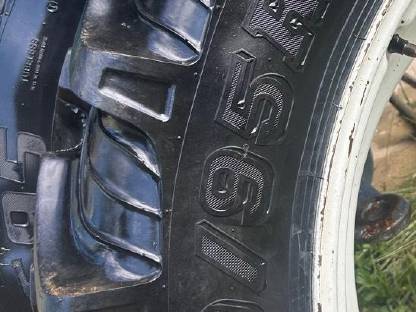 Bild 5:Zwillingsräder Trinker 270/95R36