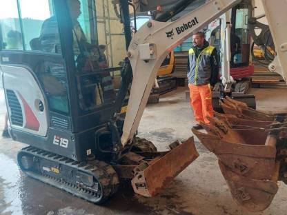 Bild 3:Bobcat E19 Minibagger