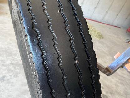 Bild 5:Lkw Reifen 9.00-20