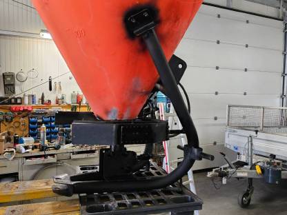 Bild 6:Salzstreuer Dungstreuer Splittstreuer