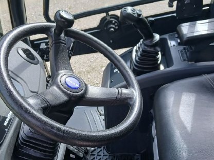 Bild 8:Komatsu WA100M8