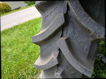 Neue Petlas Reifen 420/85R34 und 340/85R24
