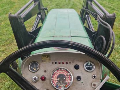 Bild 8:Deutz 6006 mit Industriefrontlader, Servolenkung