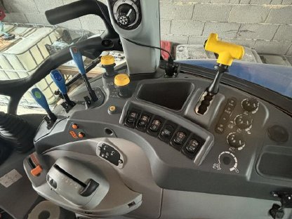 Bild 8:New Holland T5.100 Electro Command