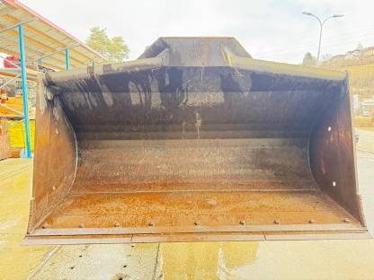 Bild 4:Radladerschaufel