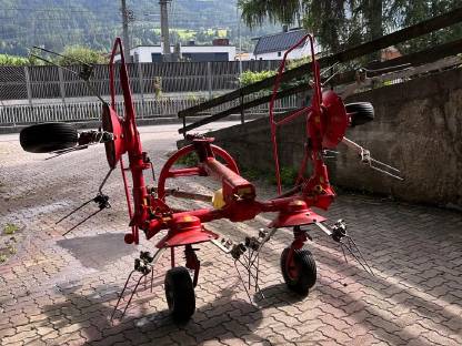 Bild 4:Pöttinger Hit 40N Kreiselheuer