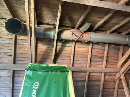 Bild 6:Auer Heugebläse + Verteiler