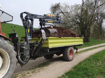 Bild 4:Rückewagen, 3-Seitenkipper mit Antriebsachse