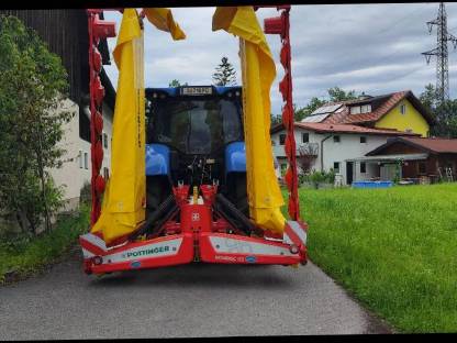 Bild 2:Mähen mit Pöttinger Butterfly Kombination