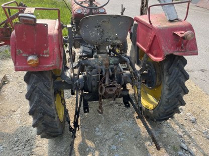 Bild 2:Steyr T84a Hackfruchttraktor