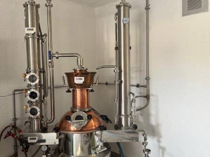 Bild 3:Schnapsbrennanlage