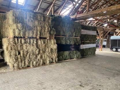 Bild 2:Kleine Heu- und Strohballen