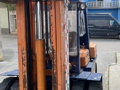 Bild 2:Toyota 4,5 Baumaschine