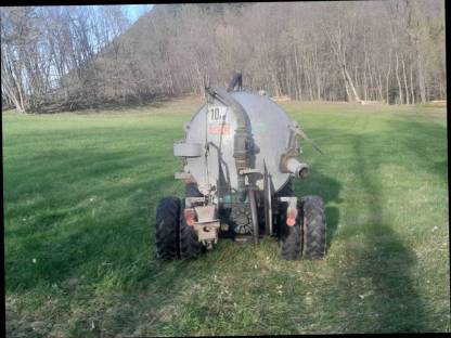 Bild 2:Muli T3500 S4 mit Aufbaugüllefass